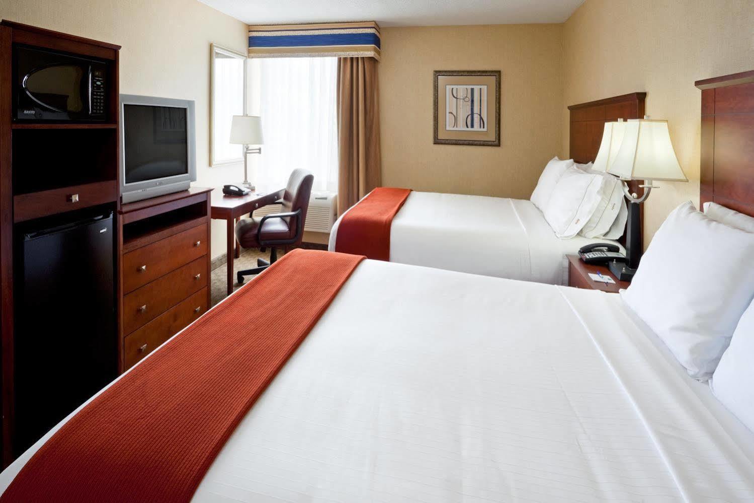 Holiday Inn Express Ramsey Mahwah By Ihg Exterior foto
